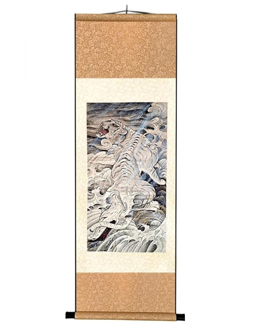 Immerse yourself in the captivating world of Joel Long's Japanese-inspired silk scroll watercolor creations. Discover the unbelievable background shading effects in Majestic Tiger Tales by Floating Picture World!